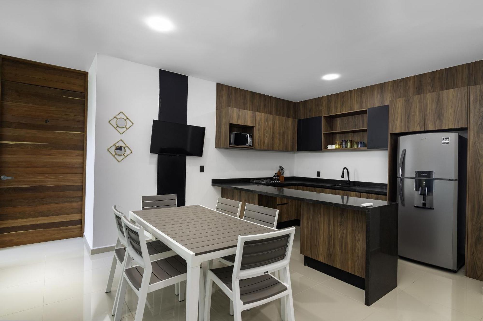 Angelina 28 Beachfront And Family Apartments - Modern And Relaxing Long Stays - 20 Min From Cancun Airport Puerto Morelos Kültér fotó