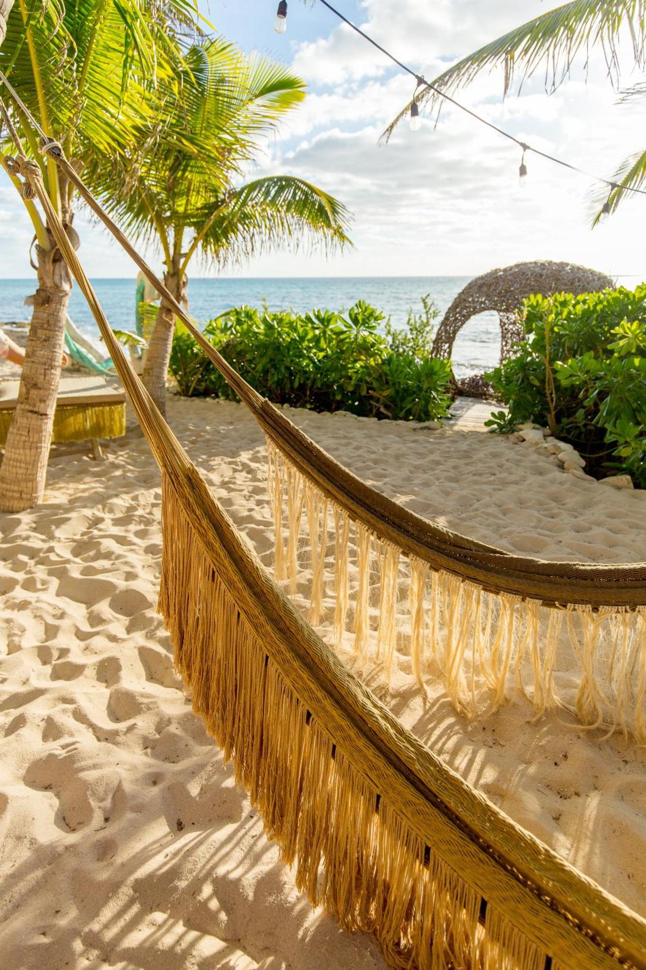 Angelina 28 Beachfront And Family Apartments - Modern And Relaxing Long Stays - 20 Min From Cancun Airport Puerto Morelos Kültér fotó